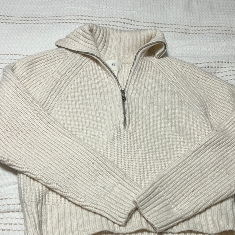 H&M Cream Zip Up Sweater with Ribbed Knit Texture